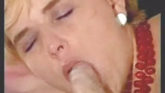 Lesbianas apasionadas folladas en videos xxx de casting en español el sofá rojo