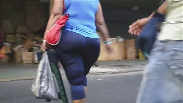 Ponte de rodillas y lame videos xxx en español hd nuestros talones